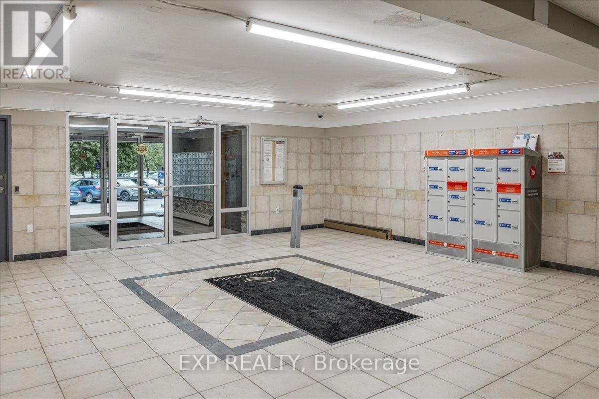 811 - 583 Mornington Avenue, London East (East G), ON - Indoor Photo Showing Garage