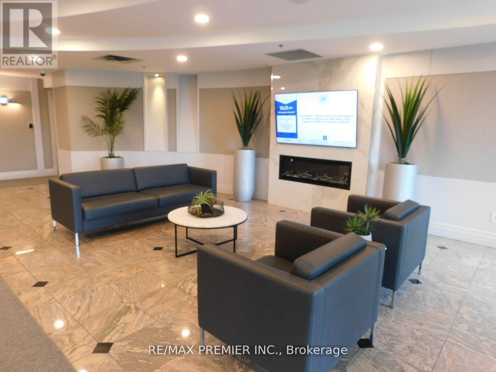 1213 - 39 Oneida Crescent, Richmond Hill, ON - Indoor With Fireplace