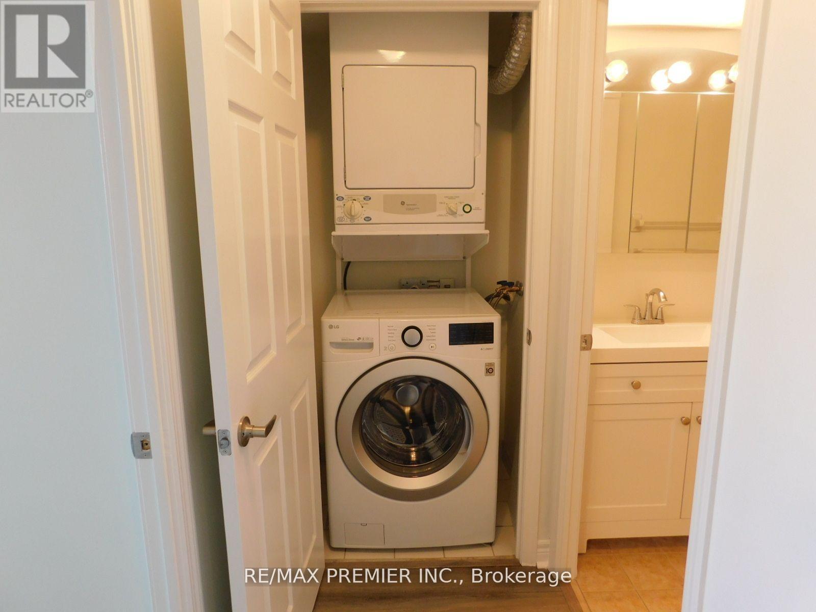 1213 - 39 Oneida Crescent, Richmond Hill, ON - Indoor Photo Showing Laundry Room