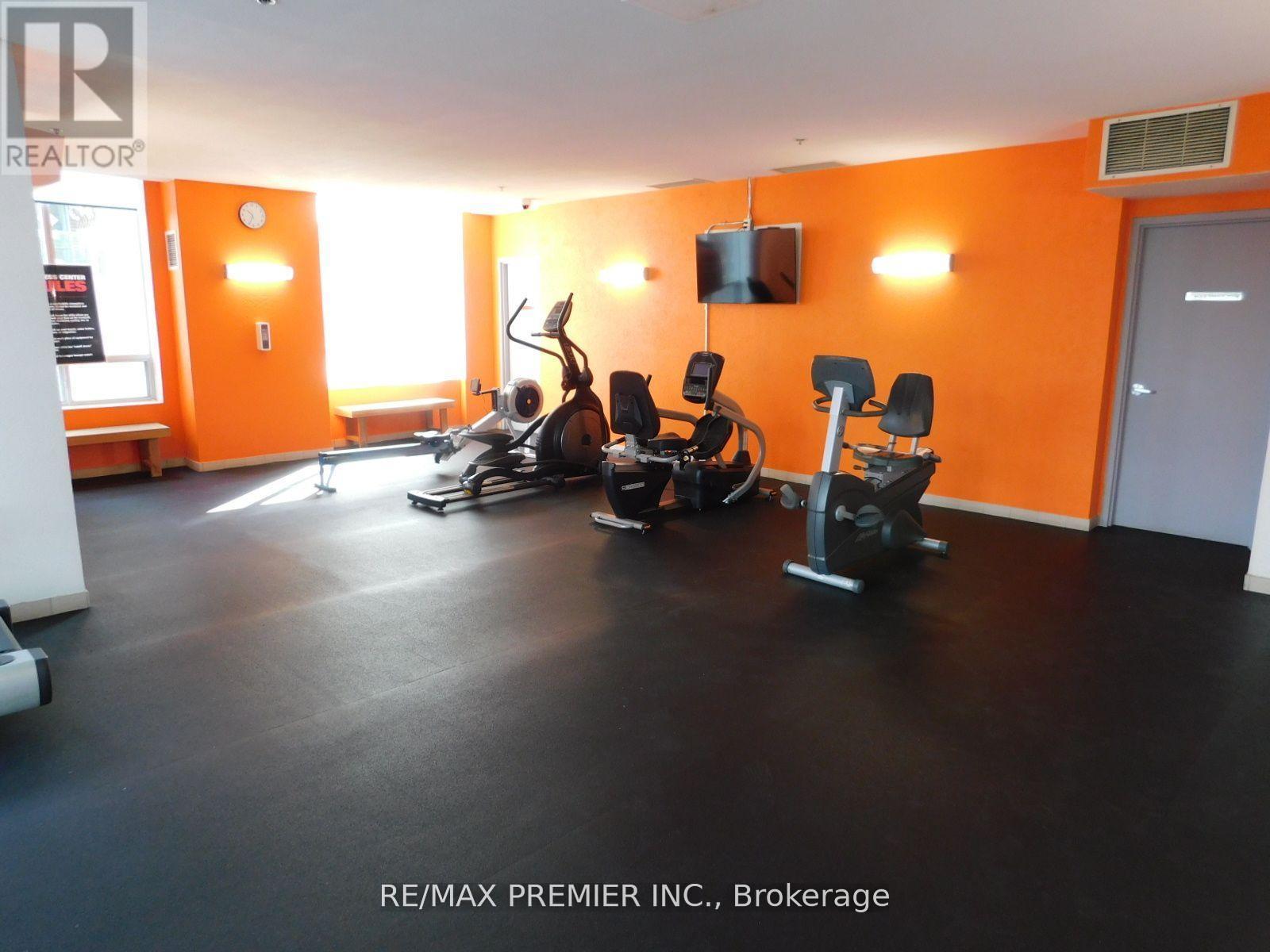 1213 - 39 Oneida Crescent, Richmond Hill, ON - Indoor Photo Showing Gym Room
