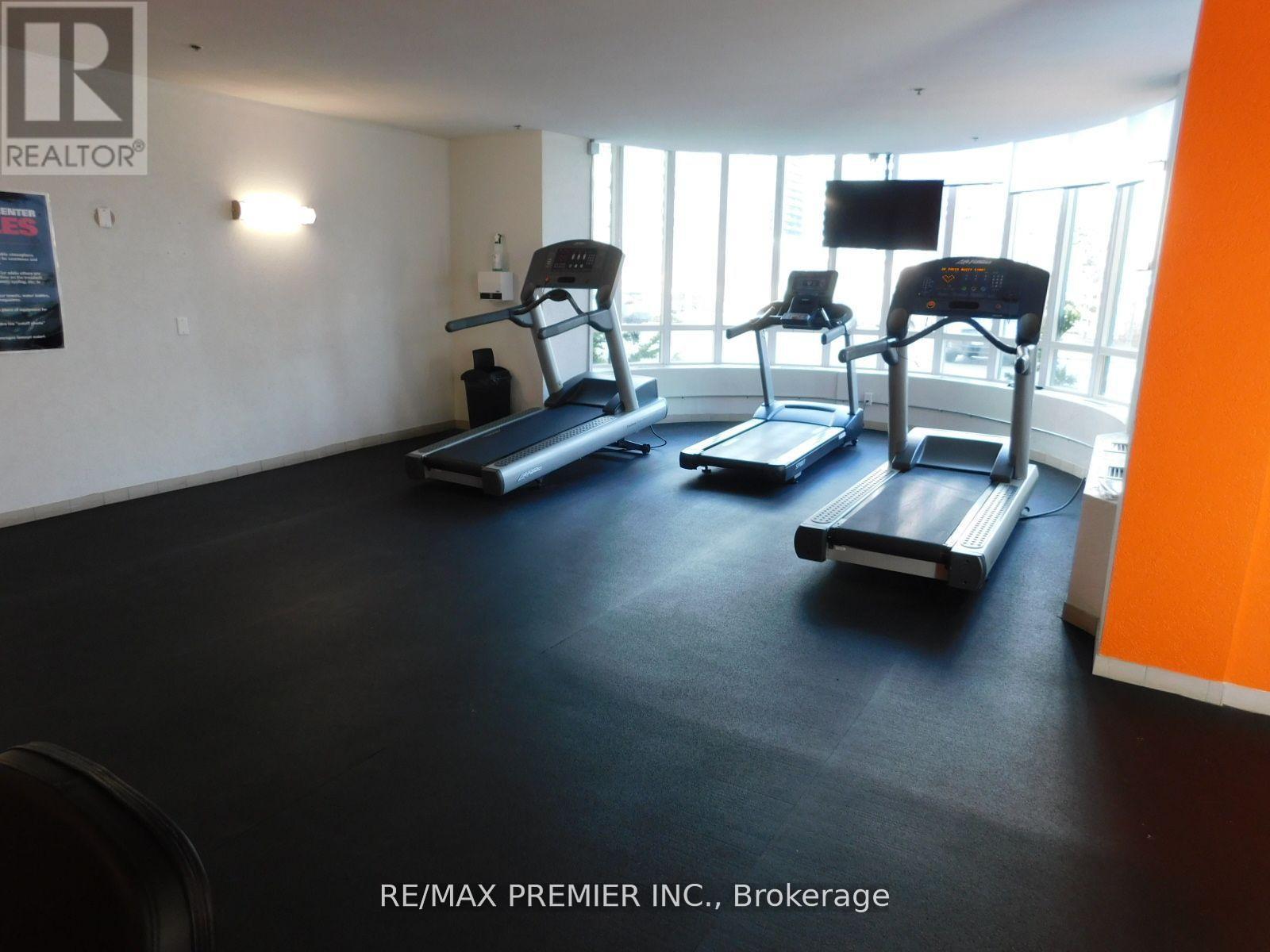 1213 - 39 Oneida Crescent, Richmond Hill, ON - Indoor Photo Showing Gym Room