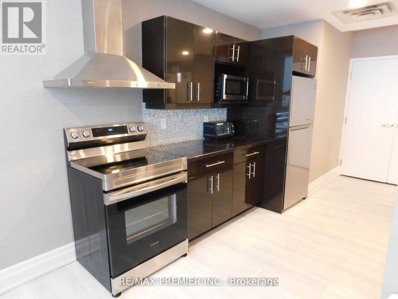 1213 - 39 Oneida Crescent, Richmond Hill, ON - Indoor Photo Showing Kitchen