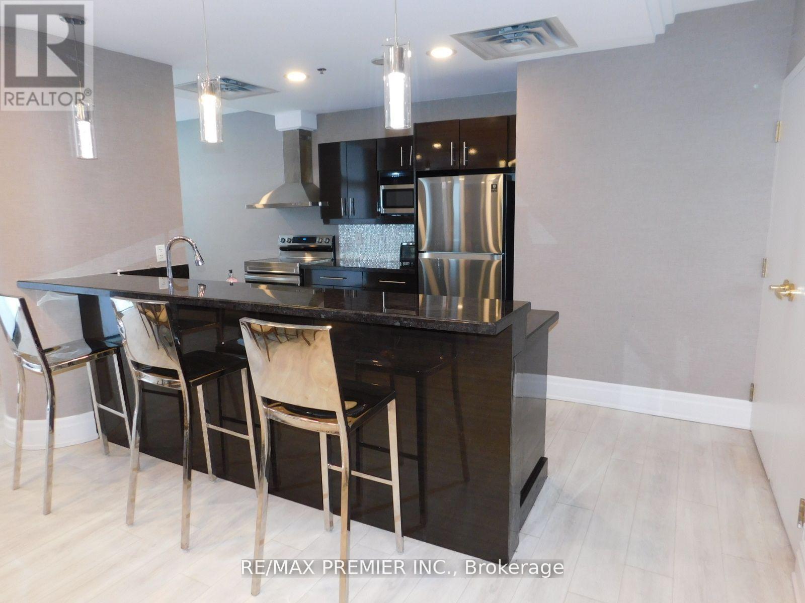 1213 - 39 Oneida Crescent, Richmond Hill, ON - Indoor