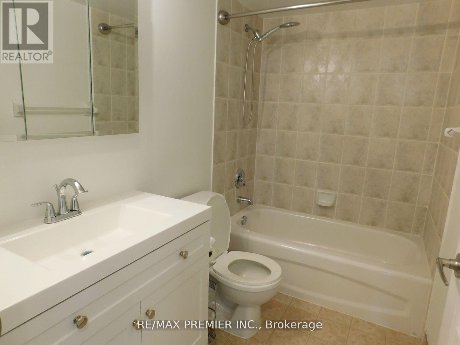 1213 - 39 Oneida Crescent, Richmond Hill, ON - Indoor Photo Showing Bathroom