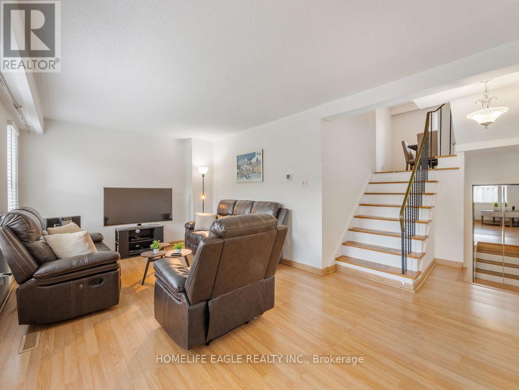 16 - 7255 Dooley Drive, Mississauga, ON - Indoor Photo Showing Living Room