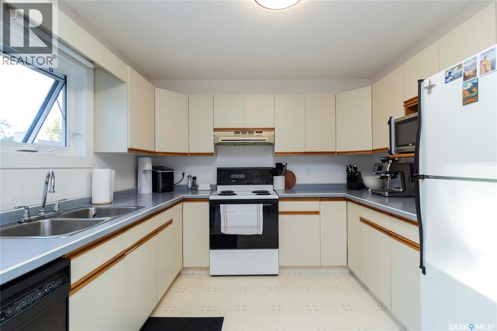 126 Kerr Road, Saskatoon, SK - Indoor Photo Showing Kitchen With Double Sink