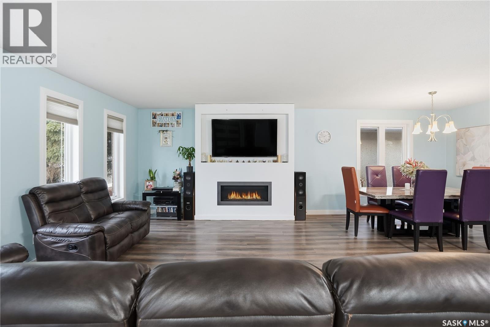 155 Catherwood Crescent, Regina, SK - Indoor Photo Showing Living Room With Fireplace