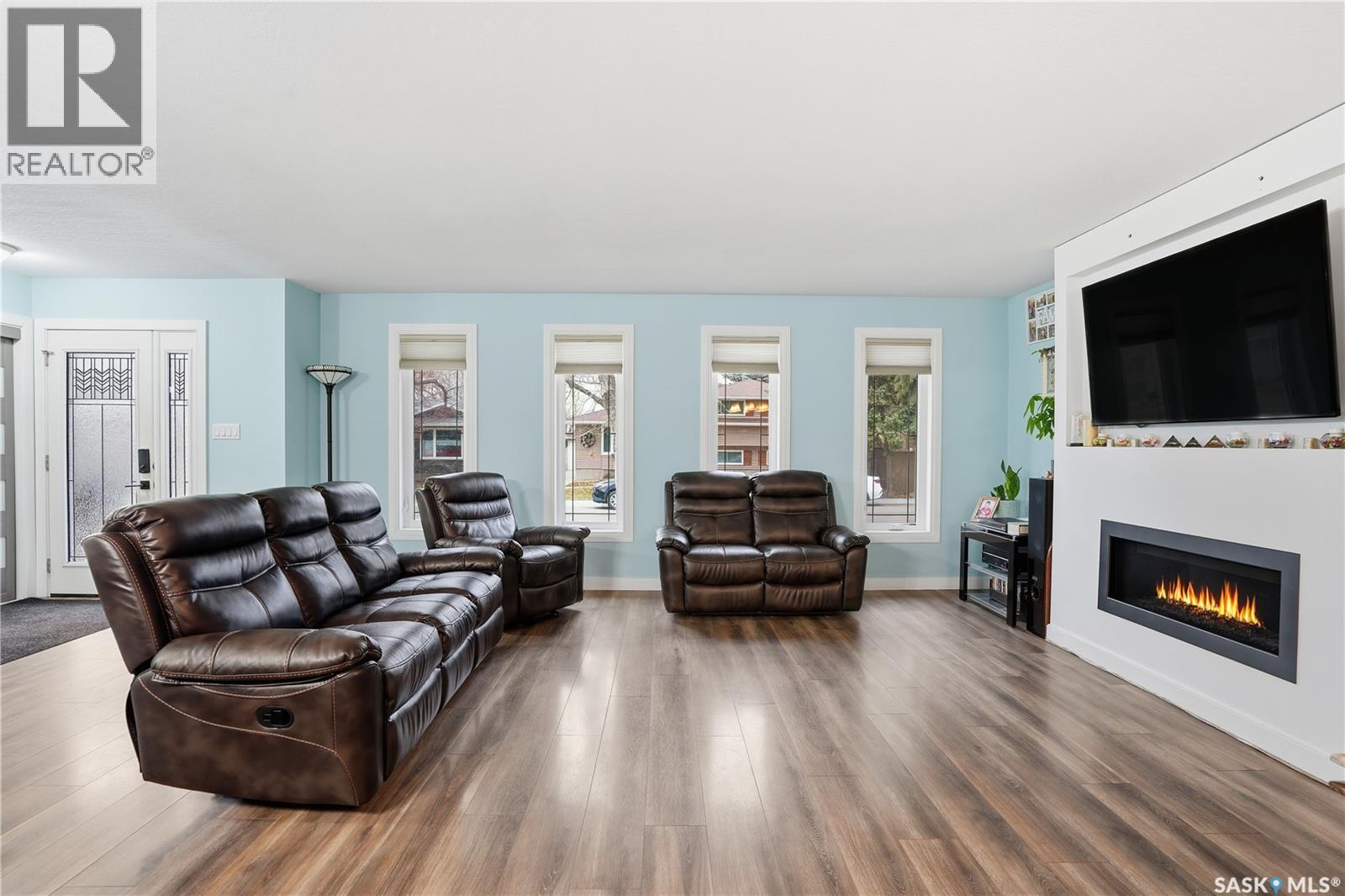 155 Catherwood Crescent, Regina, SK - Indoor Photo Showing Living Room With Fireplace
