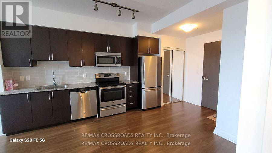 710 - 7171 Yonge Street, Markham, ON - Indoor Photo Showing Kitchen With Stainless Steel Kitchen
