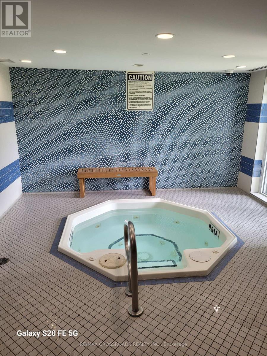 710 - 7171 Yonge Street, Markham, ON - Photo Showing Other Room With In Ground Pool