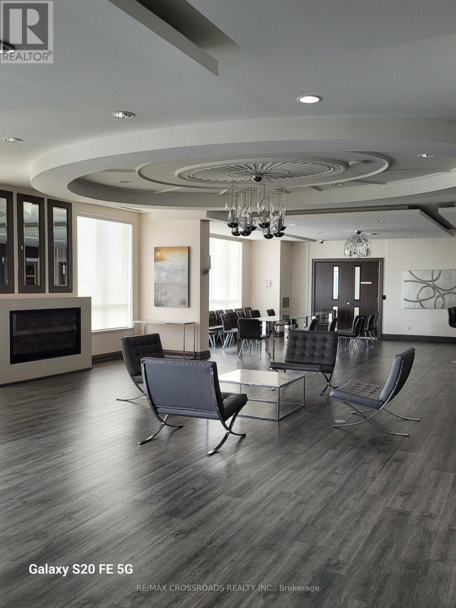 710 - 7171 Yonge Street, Markham, ON - Indoor