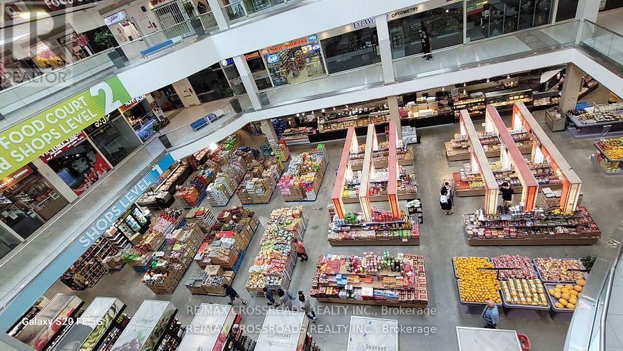 710 - 7171 Yonge Street, Markham, ON - Indoor With Storage