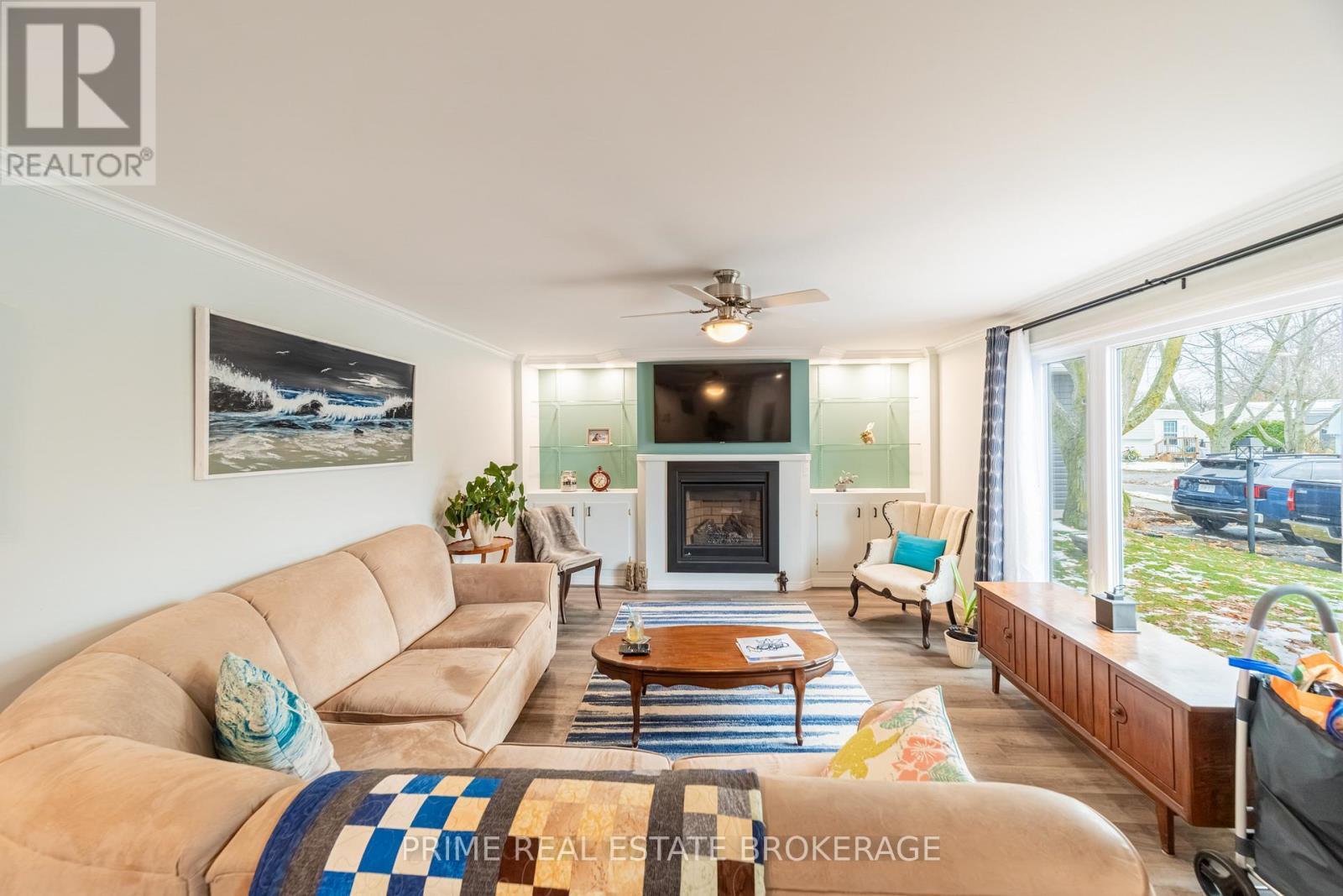 246 Southwinds Court, South Huron (Stephen), ON - Indoor Photo Showing Living Room With Fireplace