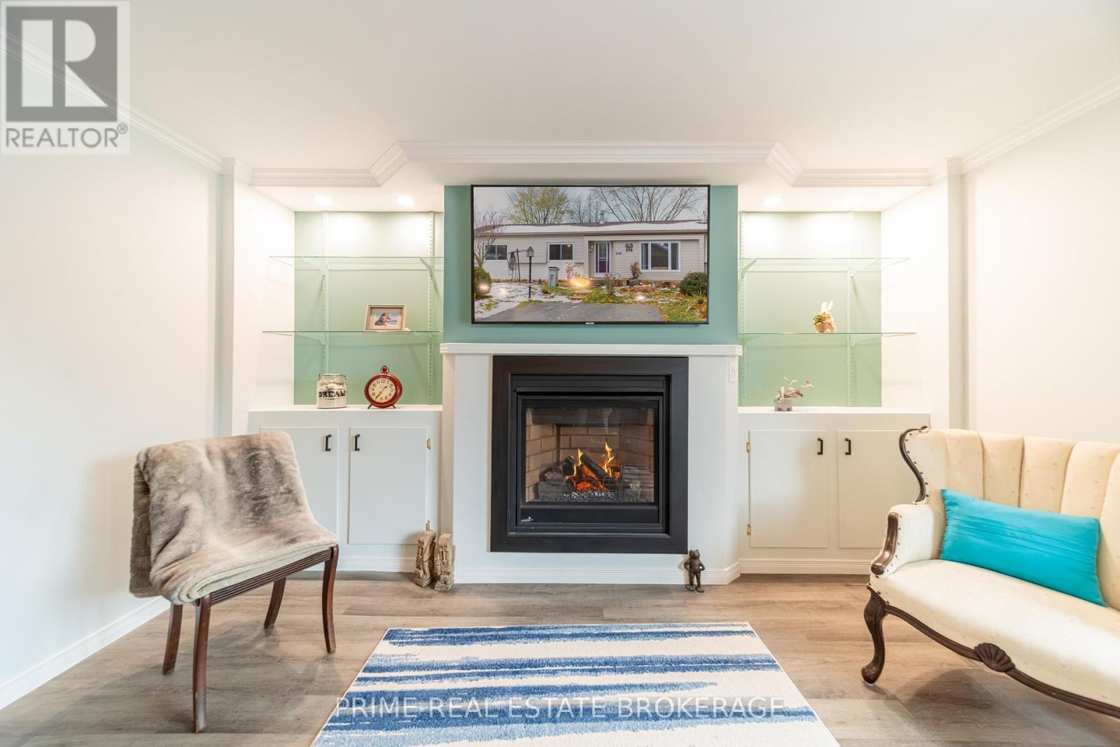 246 Southwinds Court, South Huron (Stephen), ON - Indoor Photo Showing Living Room With Fireplace