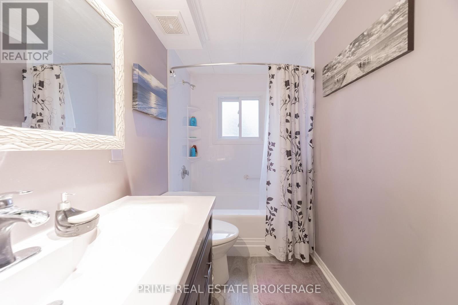 246 Southwinds Court, South Huron (Stephen), ON - Indoor Photo Showing Bathroom