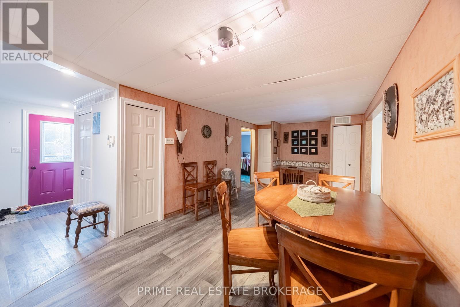 246 Southwinds Court, South Huron (Stephen), ON - Indoor Photo Showing Dining Room