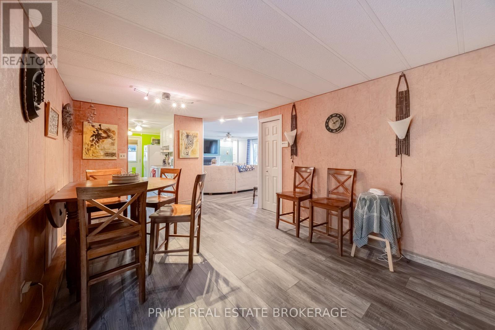246 Southwinds Court, South Huron (Stephen), ON - Indoor Photo Showing Dining Room