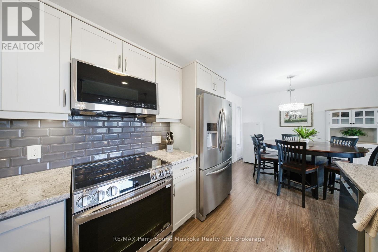 215 Dunchurch Estates Road, Whitestone (Hagerman), ON - Indoor Photo Showing Kitchen With Upgraded Kitchen