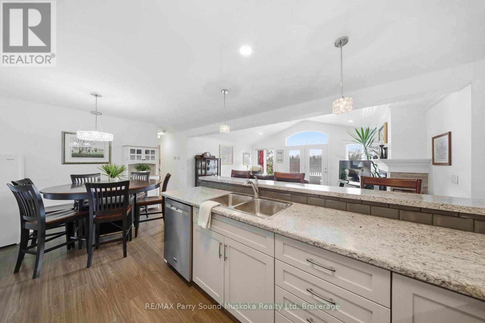 215 Dunchurch Estates Road, Whitestone (Hagerman), ON - Indoor