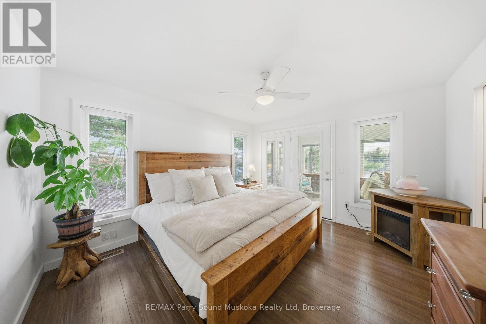215 Dunchurch Estates Road, Whitestone (Hagerman), ON - Indoor Photo Showing Bedroom