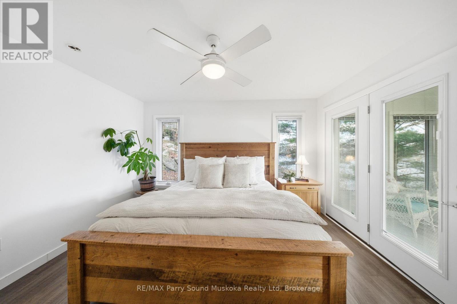 215 Dunchurch Estates Road, Whitestone (Hagerman), ON - Indoor Photo Showing Bedroom