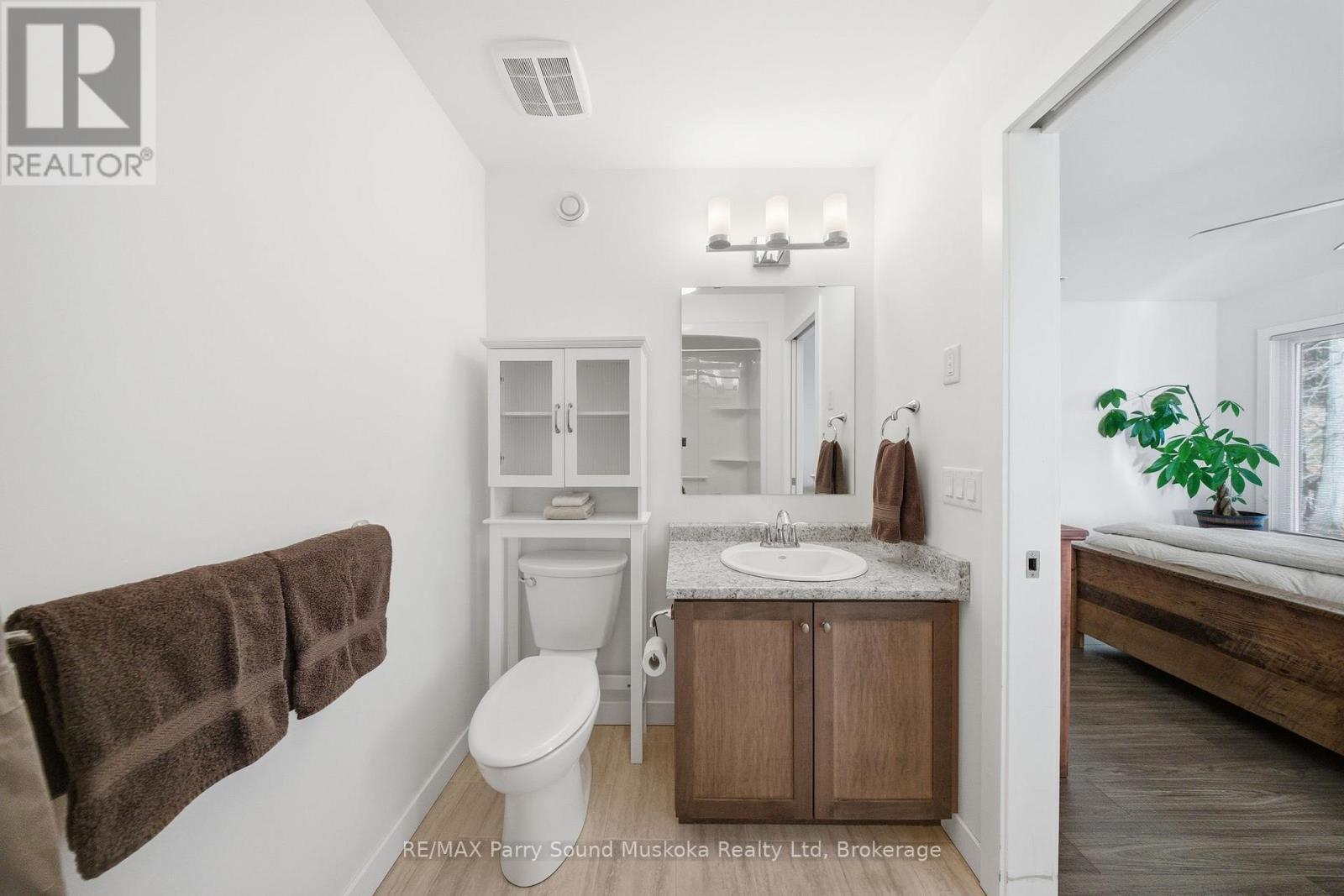 215 Dunchurch Estates Road, Whitestone (Hagerman), ON - Indoor Photo Showing Bathroom