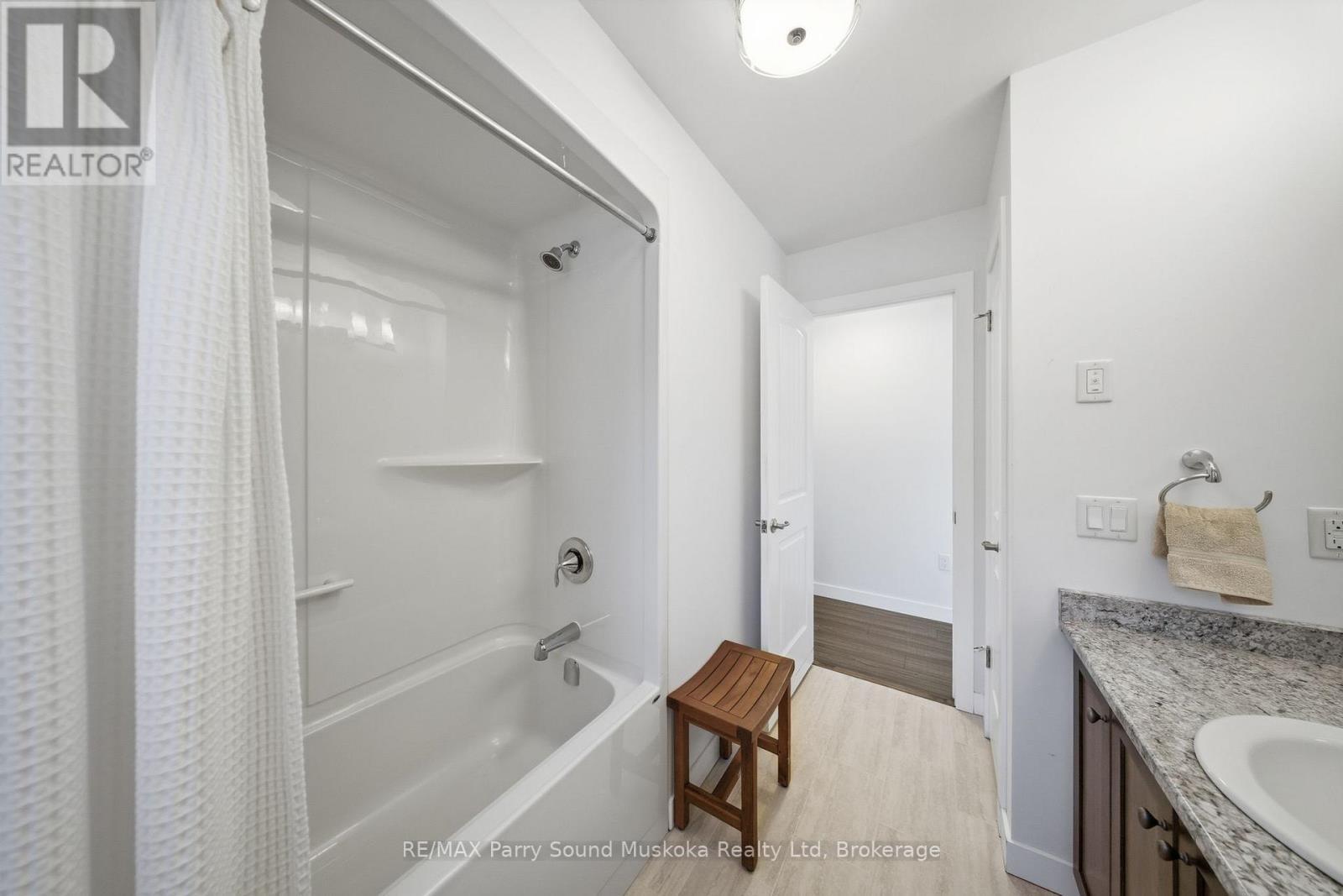 215 Dunchurch Estates Road, Whitestone (Hagerman), ON - Indoor Photo Showing Bathroom
