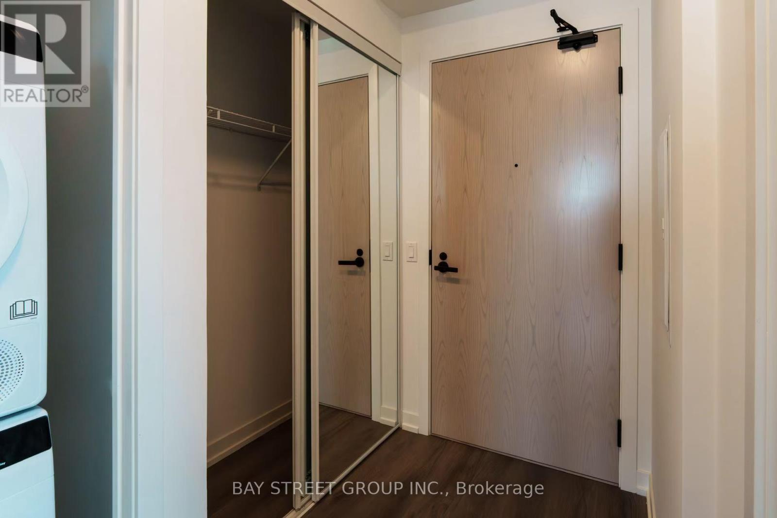 Foyer - 1105 - 28 Interchange Way, Vaughan, ON - Indoor Photo Showing Other Room