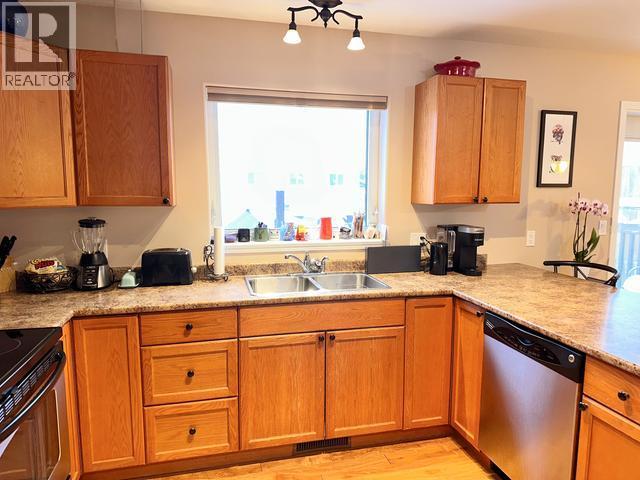 7 Goldeneye Place, Whitehorse, YT - Indoor Photo Showing Kitchen With Double Sink