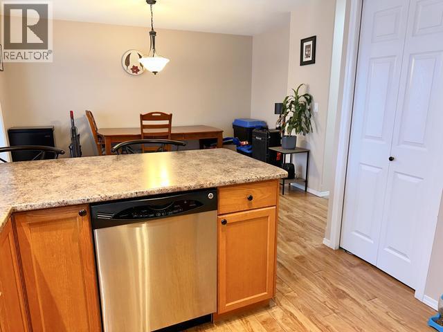 7 Goldeneye Place, Whitehorse, YT - Indoor Photo Showing Kitchen