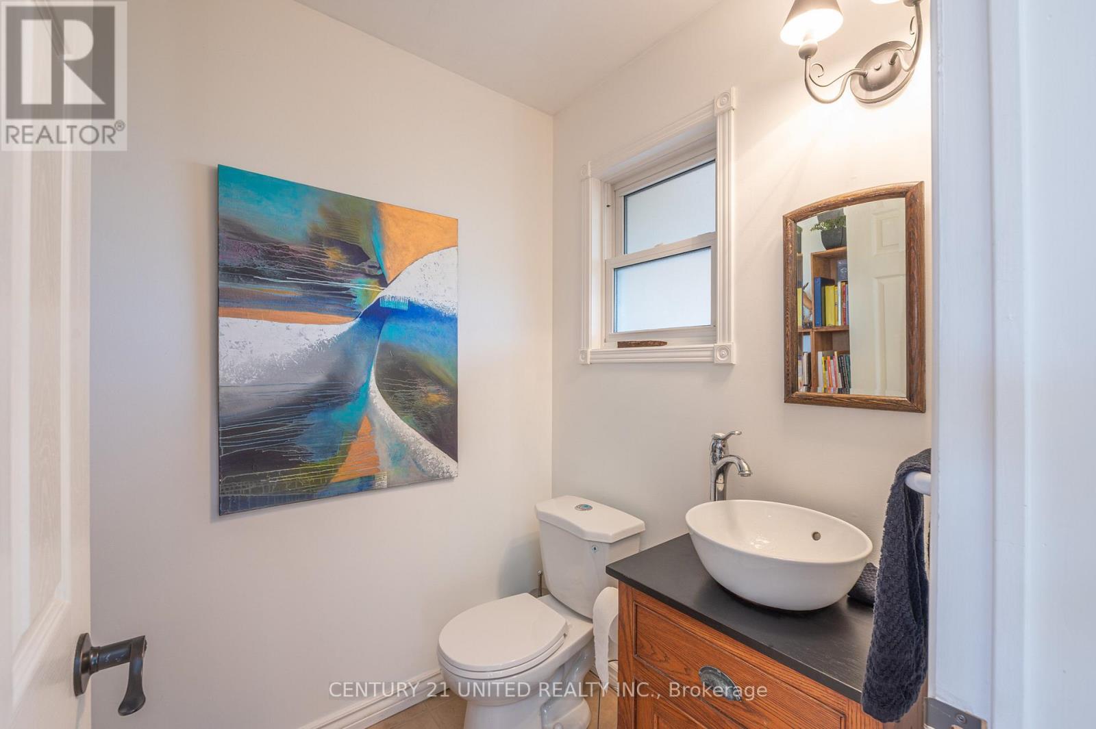 257 10Th Line Rd South Dummer Road, Douro-Dummer, ON - Indoor Photo Showing Bathroom