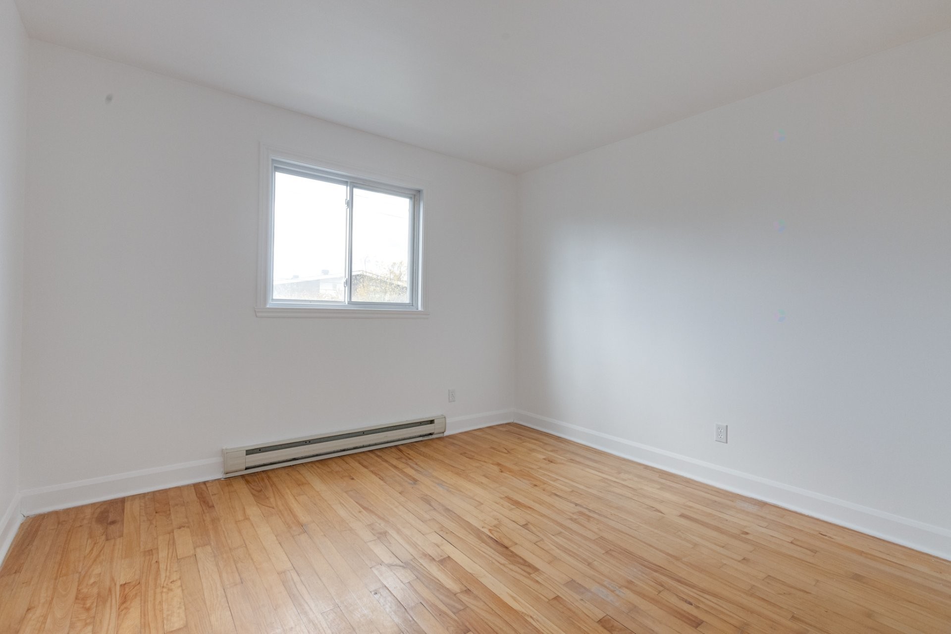 Chambre à coucher - 2206 Rue Auclair, Laval (Saint-Vincent-De-Paul), QC - Indoor Photo Showing Other Room