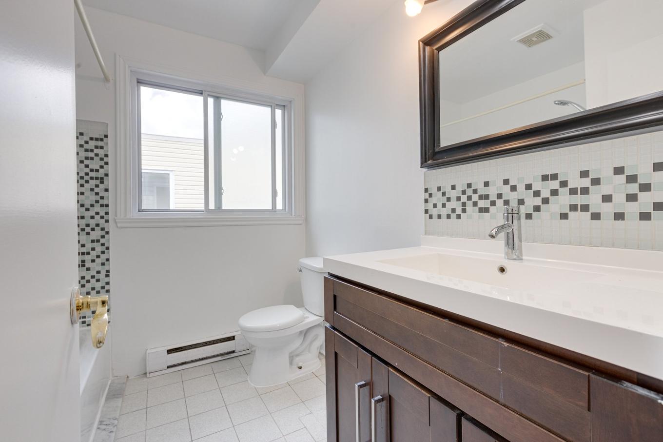 Bathroom - 2206 Rue Auclair, Laval (Saint-Vincent-De-Paul), QC - Indoor Photo Showing Bathroom