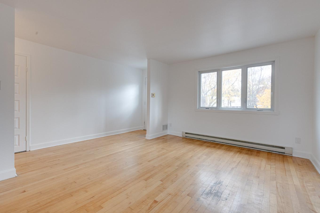 Living room - 2206 Rue Auclair, Laval (Saint-Vincent-De-Paul), QC - Indoor Photo Showing Other Room