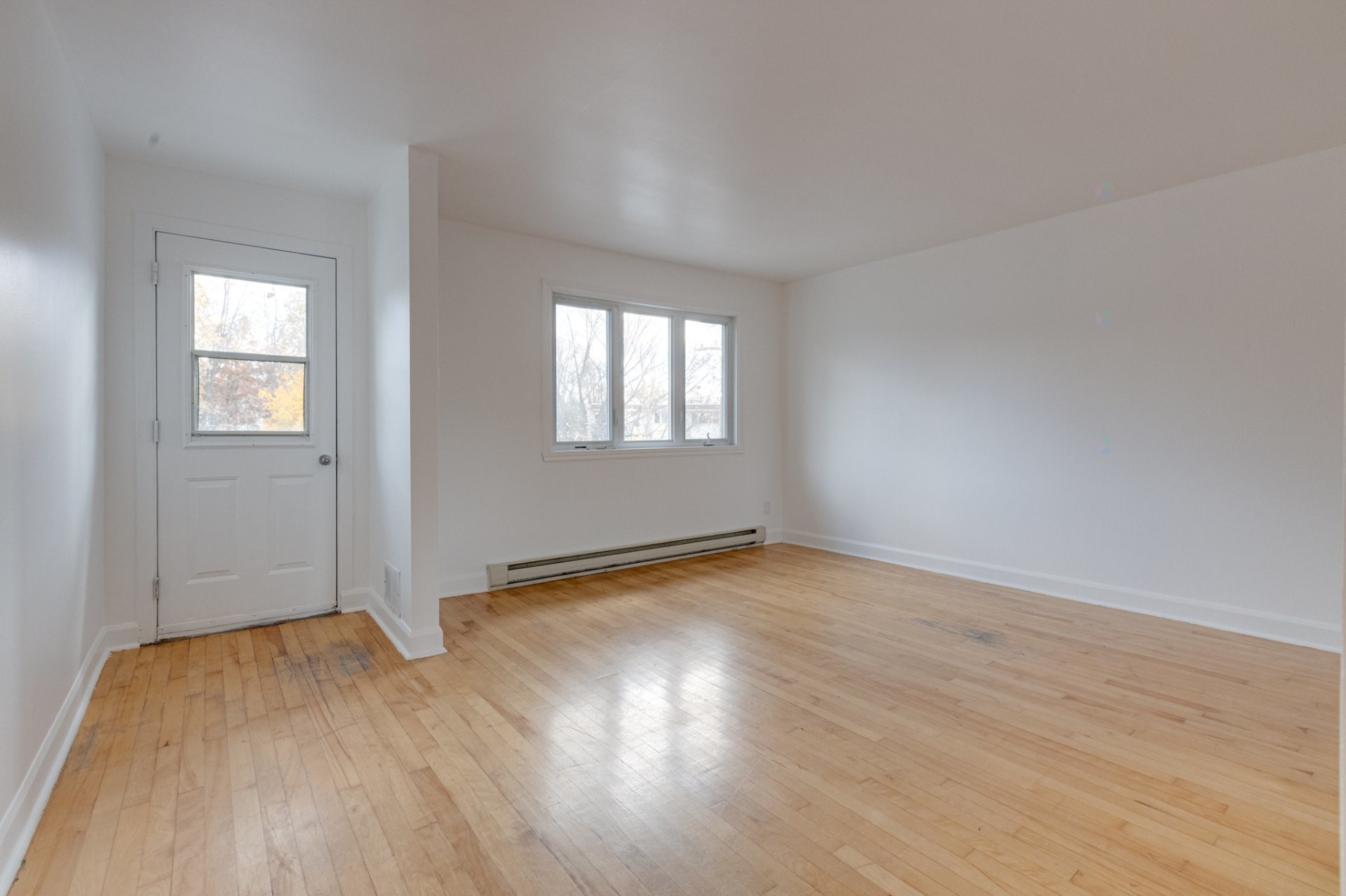 Salon - 2206 Rue Auclair, Laval (Saint-Vincent-De-Paul), QC - Indoor Photo Showing Other Room