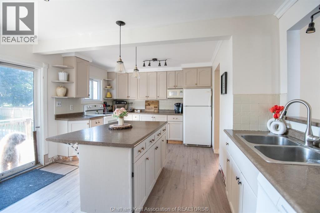 232 Hughes Street, Dresden, ON - Indoor Photo Showing Kitchen With Double Sink