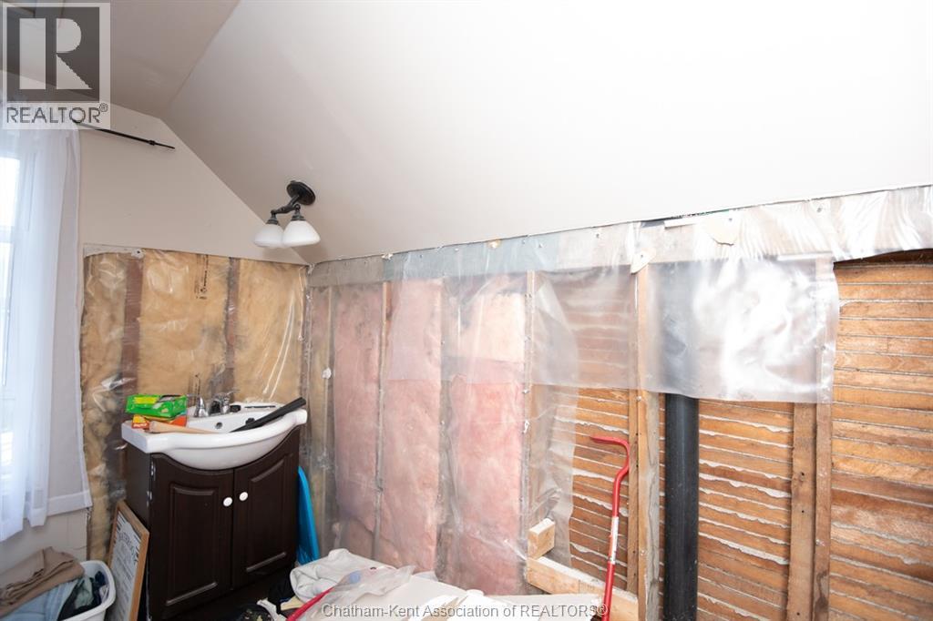 232 Hughes Street, Dresden, ON - Indoor Photo Showing Bathroom