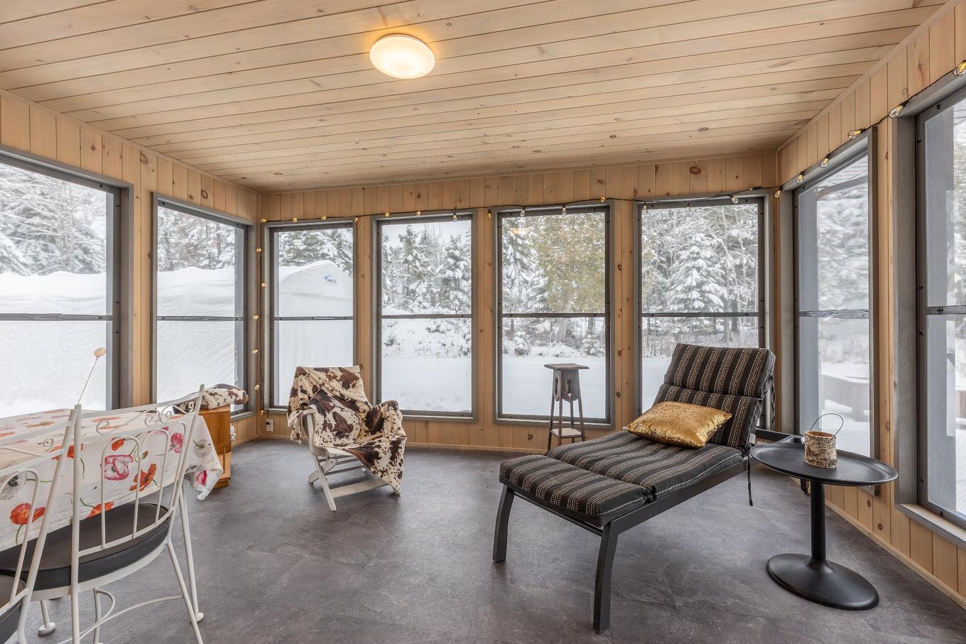 Veranda - 421 Ch. Ferland, Saint-Michel-Des-Saints, QC - Indoor Photo Showing Living Room