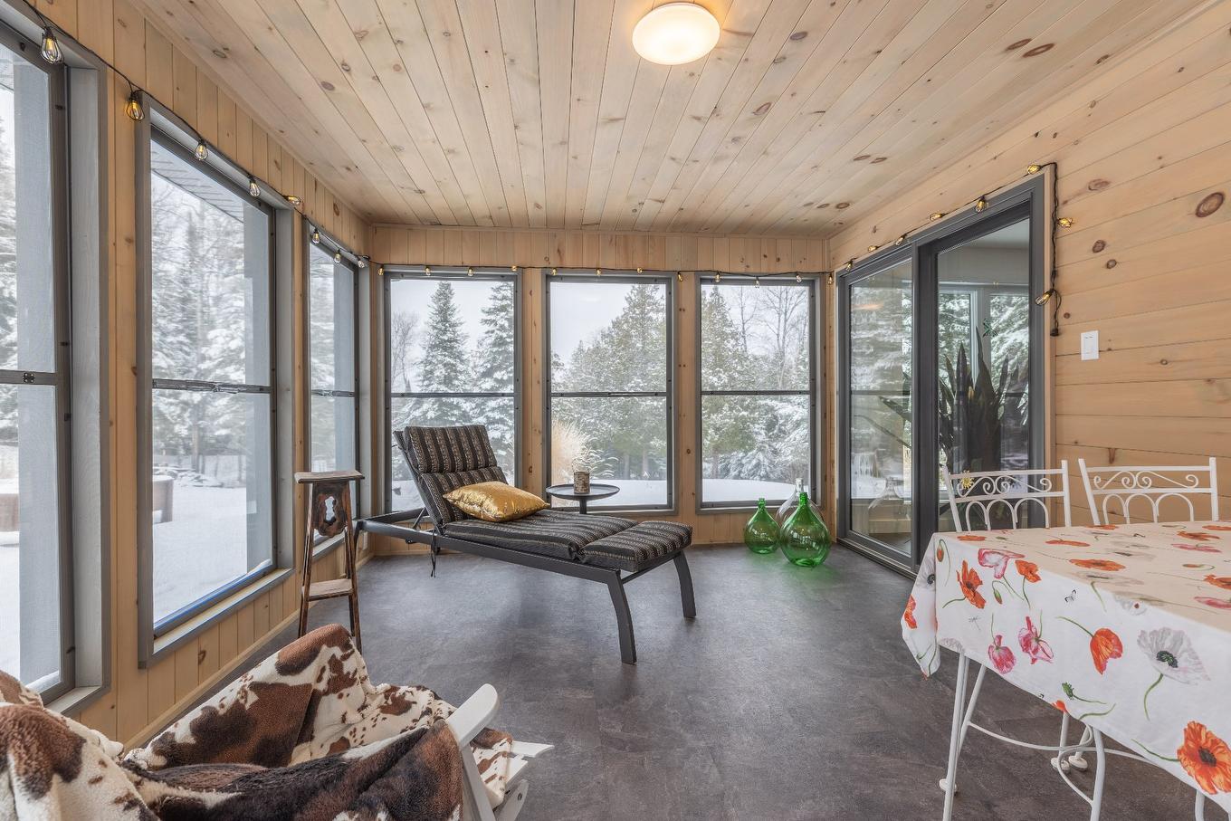 Veranda - 421 Ch. Ferland, Saint-Michel-Des-Saints, QC - Indoor