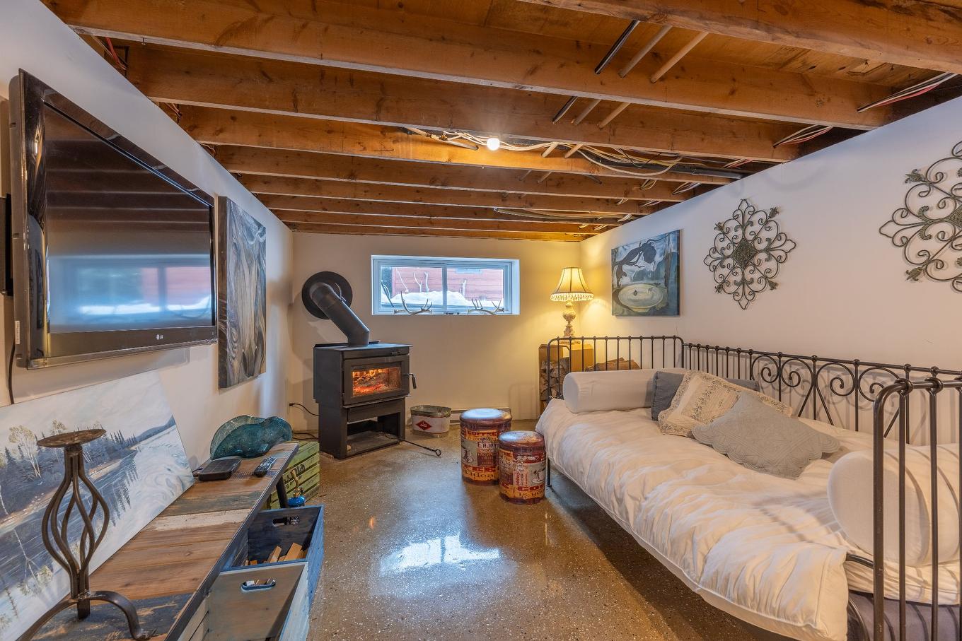 Family room - 421 Ch. Ferland, Saint-Michel-Des-Saints, QC - Indoor Photo Showing Other Room