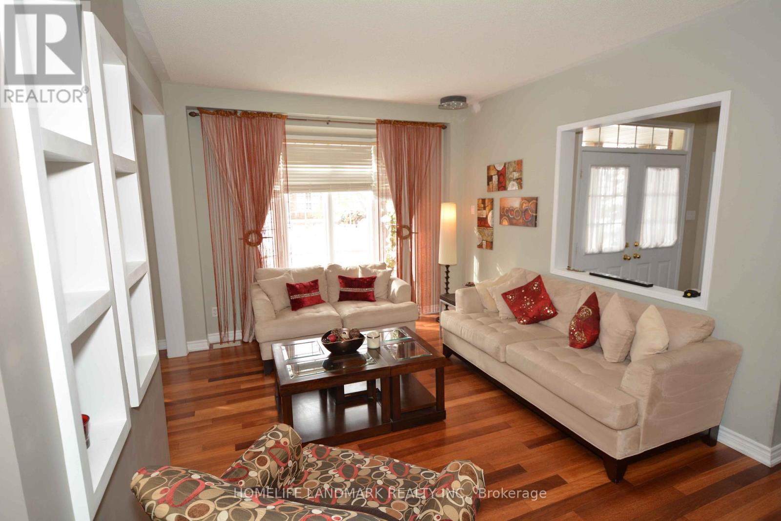 4825 Fulwell Road, Mississauga, ON - Indoor Photo Showing Living Room