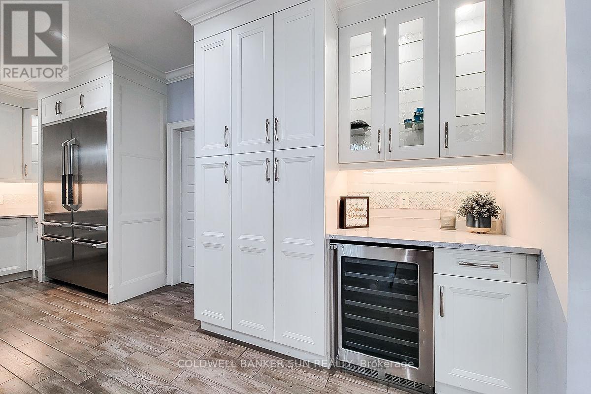 32 Kingspoint Circle, Hamilton, ON - Indoor Photo Showing Kitchen