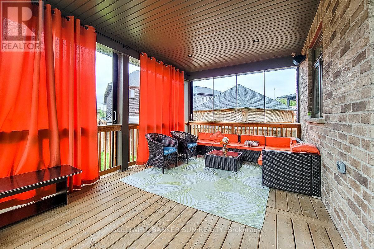 32 Kingspoint Circle, Hamilton, ON - Outdoor With Deck Patio Veranda With Exterior