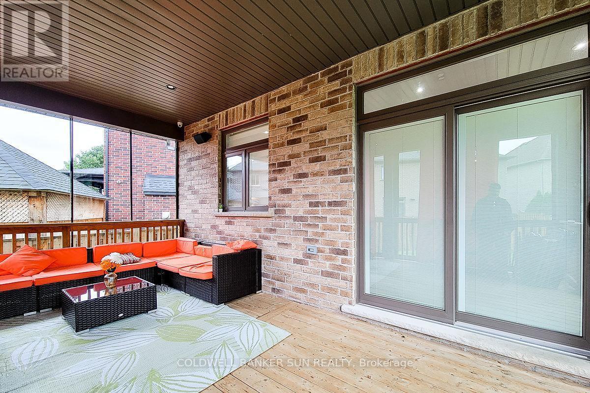 32 Kingspoint Circle, Hamilton, ON - Outdoor With Deck Patio Veranda With Exterior