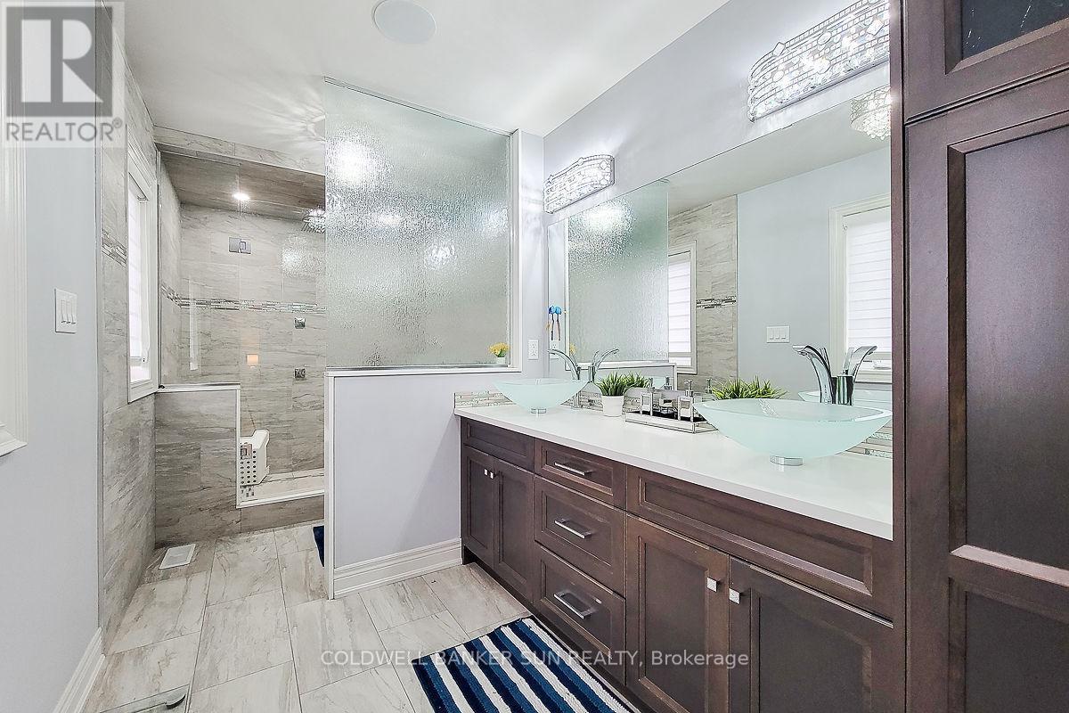 32 Kingspoint Circle, Hamilton, ON - Indoor Photo Showing Bathroom