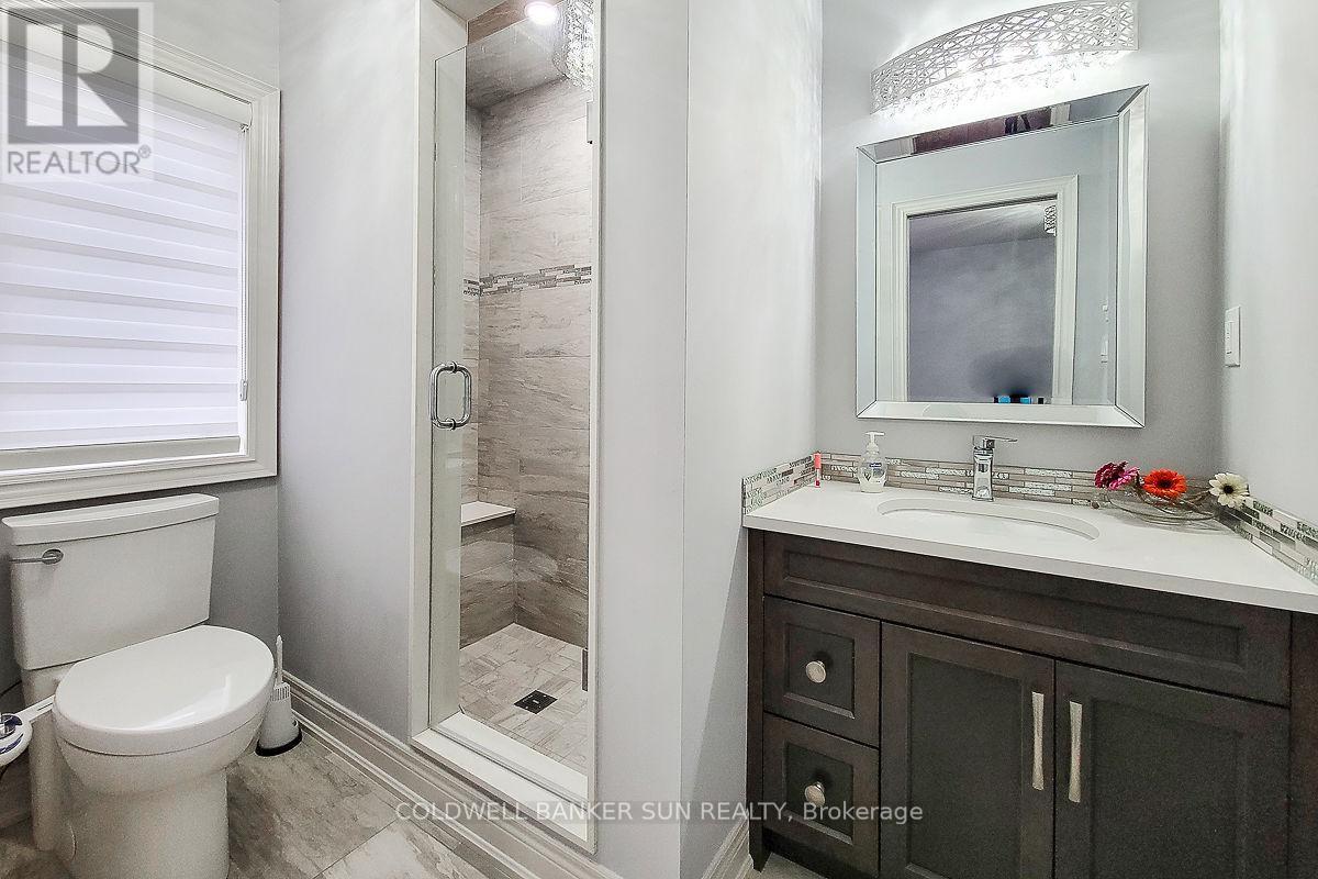 32 Kingspoint Circle, Hamilton, ON - Indoor Photo Showing Bathroom