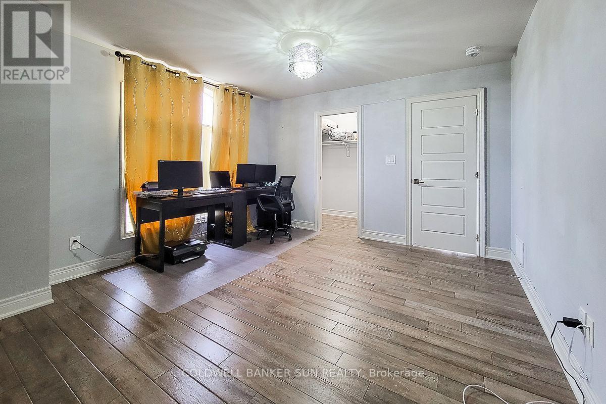 32 Kingspoint Circle, Hamilton, ON - Indoor Photo Showing Other Room