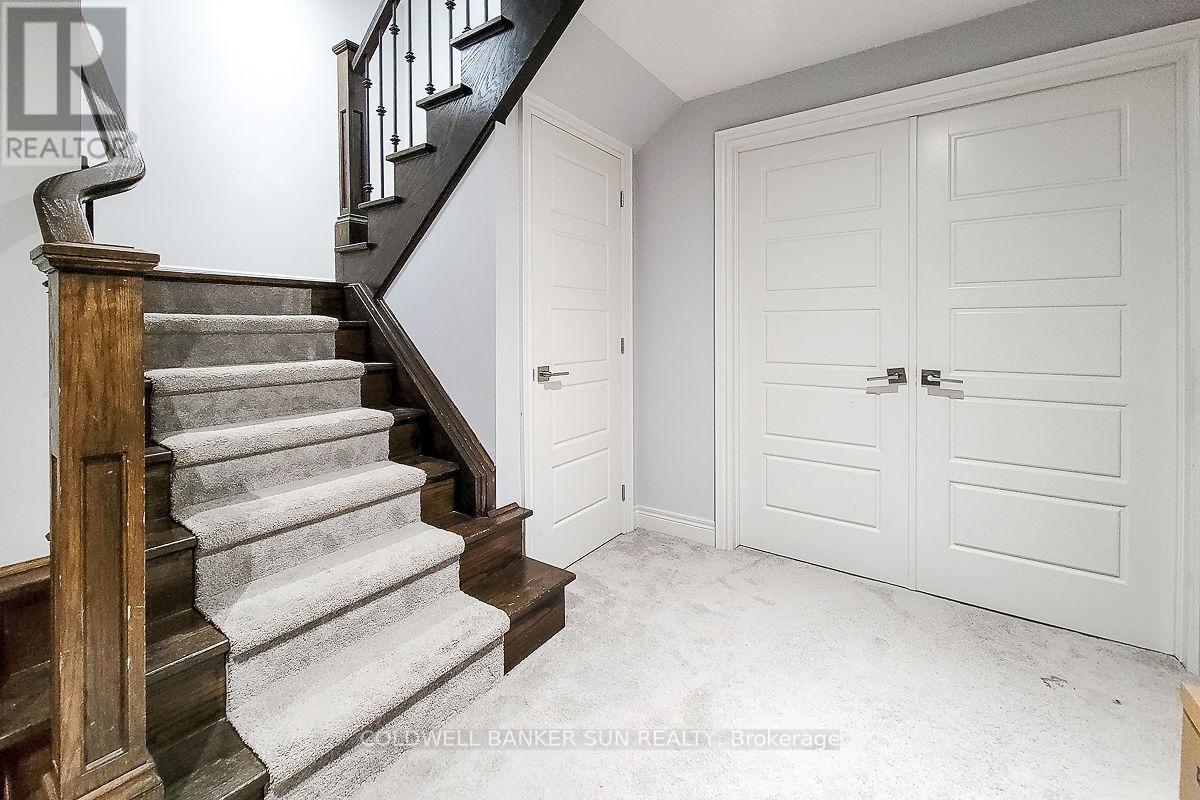 32 Kingspoint Circle, Hamilton, ON - Indoor Photo Showing Other Room