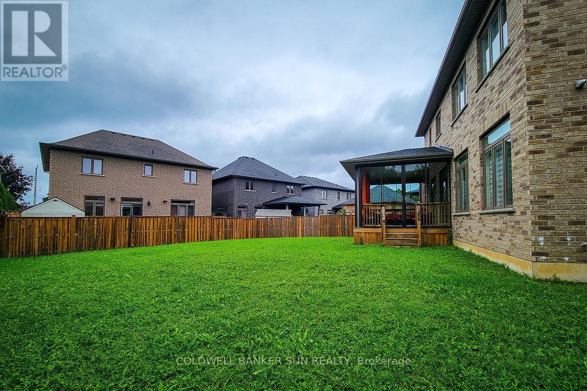 32 Kingspoint Circle, Hamilton, ON - Outdoor