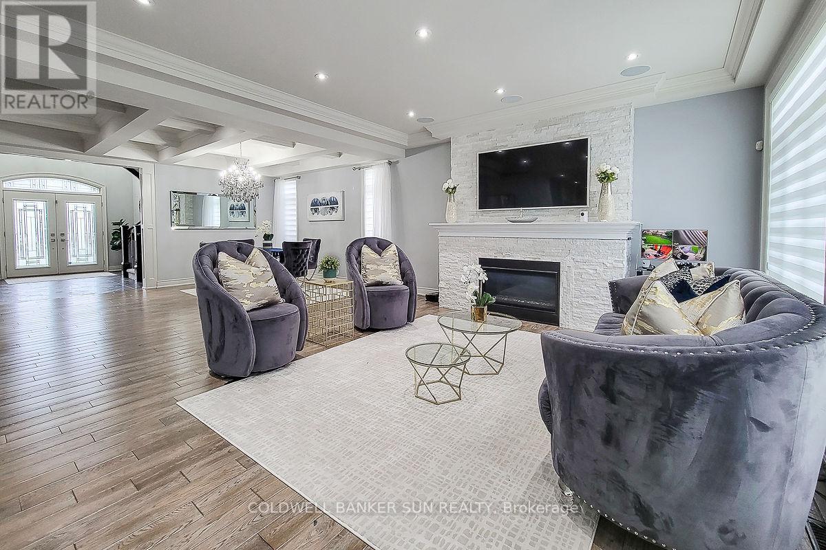 32 Kingspoint Circle, Hamilton, ON - Indoor With Fireplace